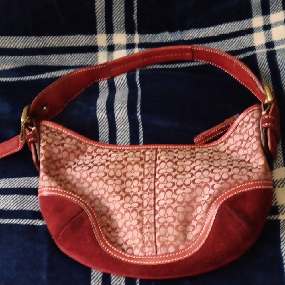 LIGHT BURGANDY COACH HB WITH LEATHER TRIM, INTERIOR CONTAIN COACH PATENT INSIDE,